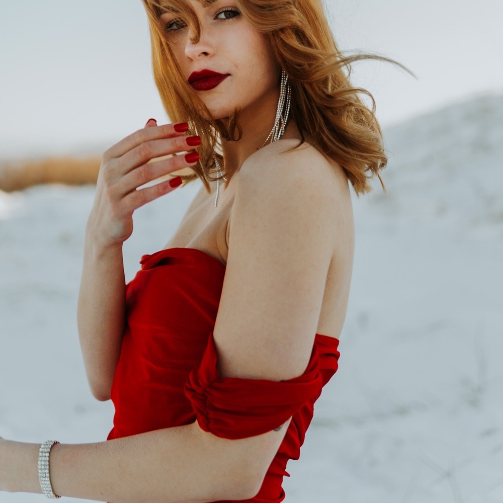 Red long dress ๐น - Picture 2 of 7